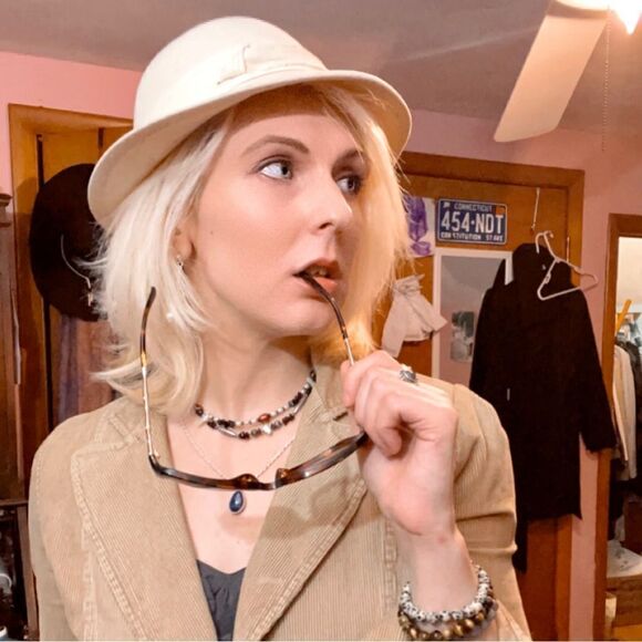 Vintage Cream Felted 1960s Ladies’ Hat - Picture 3 of 14